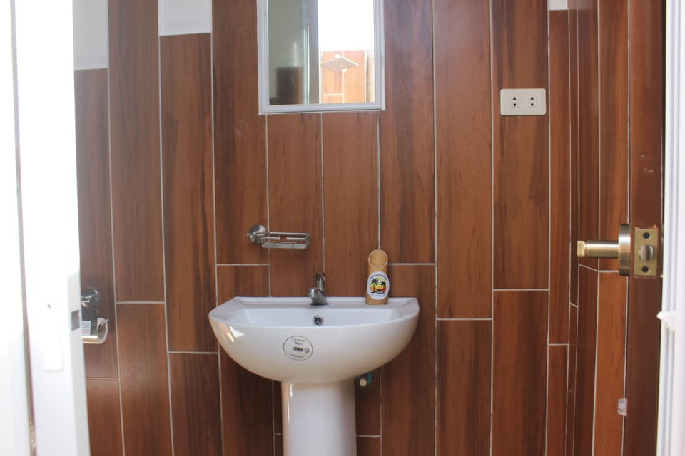 Double Room | Bathroom sink