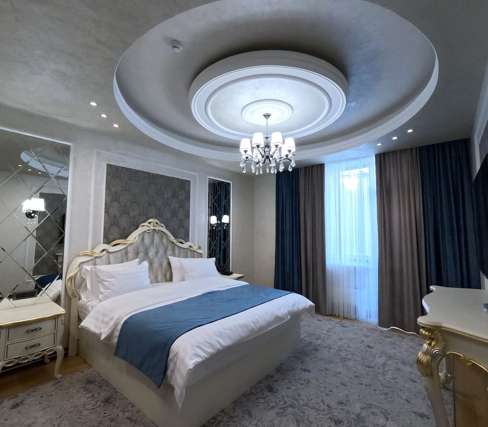 Deluxe Room | Premium bedding, minibar, in-room safe, blackout drapes
