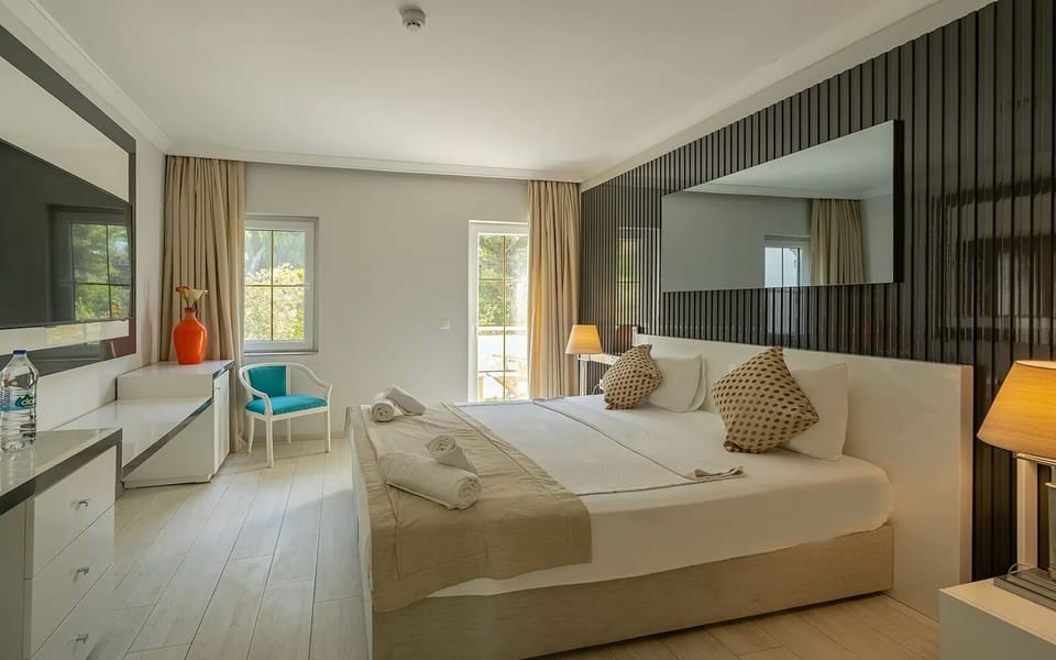 Superior Double or Twin Room | In-room safe, desk, laptop workspace, soundproofing