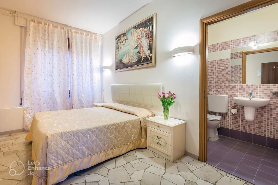 Standard Room | In-room safe, free WiFi, bed sheets