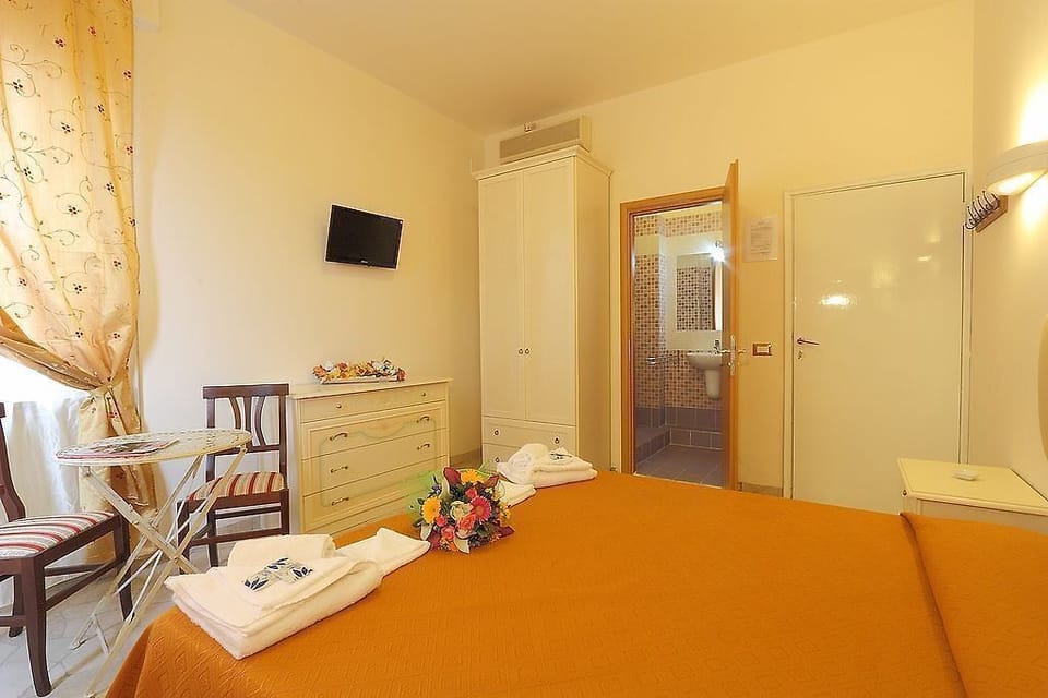 Standard Room | In-room safe, free WiFi, bed sheets