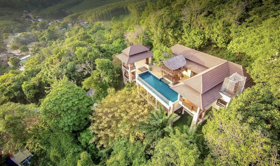 Vooraanzicht van de villa