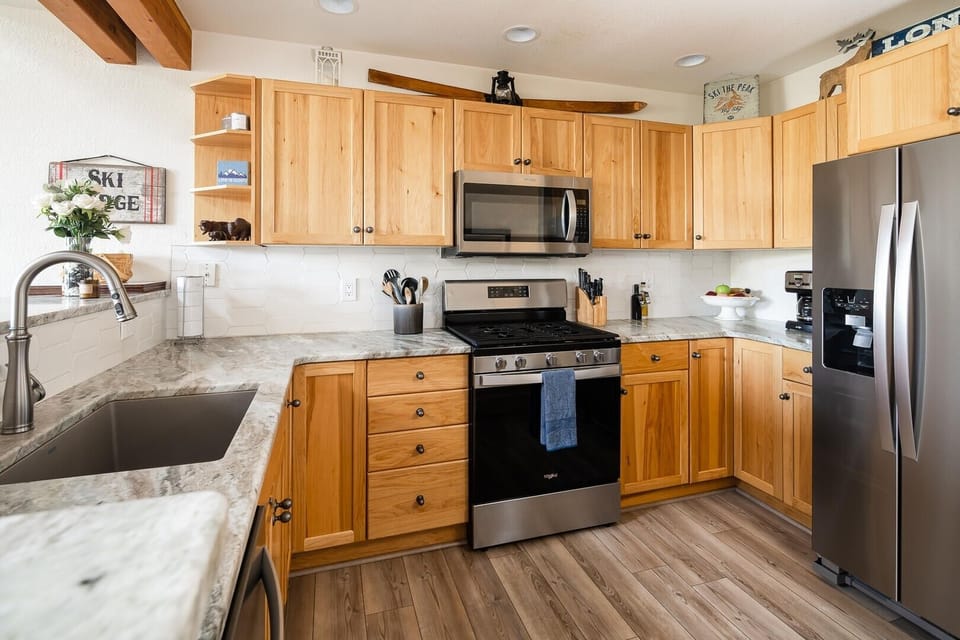 Condo, 3 Bedrooms | Private kitchen | Coffee/tea maker