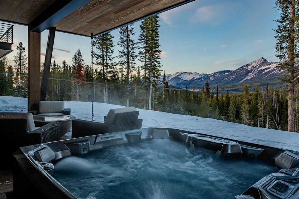 House, 4 Bedrooms | Outdoor spa tub