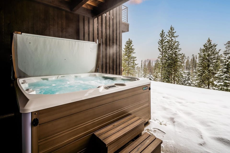 Townhome, 5 Bedrooms | Outdoor spa tub
