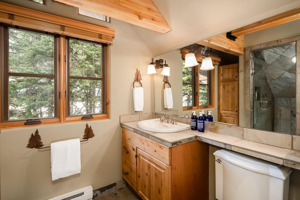 6 Mountain Home Road 4 Bedroom Home by Moonlight Basin Lodging House in Big Sky