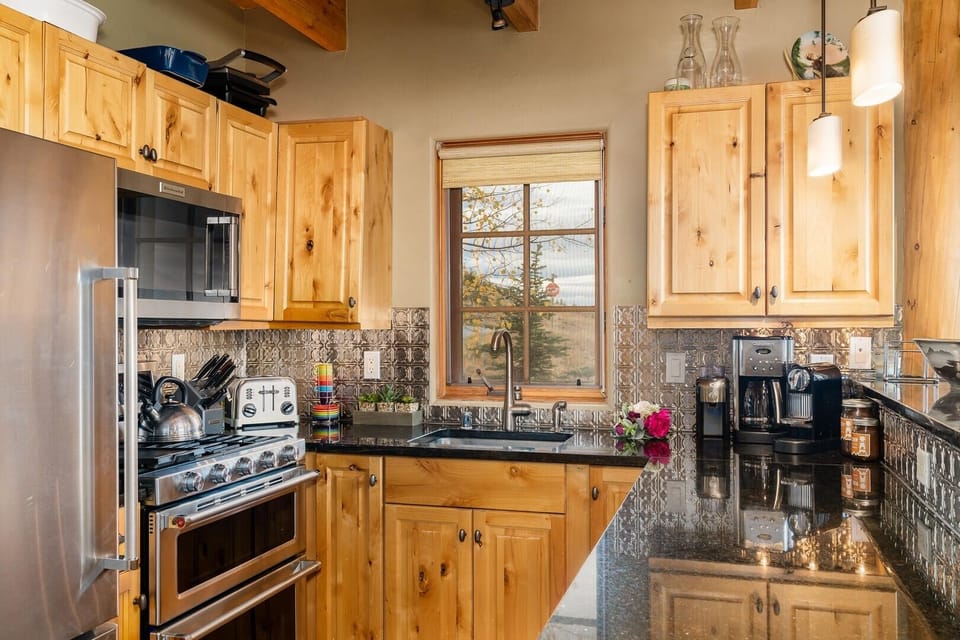 House, 4 Bedrooms | Private kitchen | Coffee/tea maker