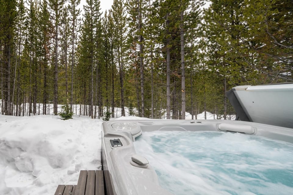 House, 3 Bedrooms | Outdoor spa tub