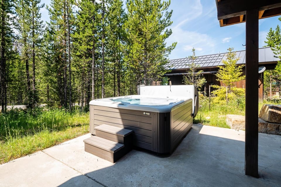 House, 3 Bedrooms | Outdoor spa tub