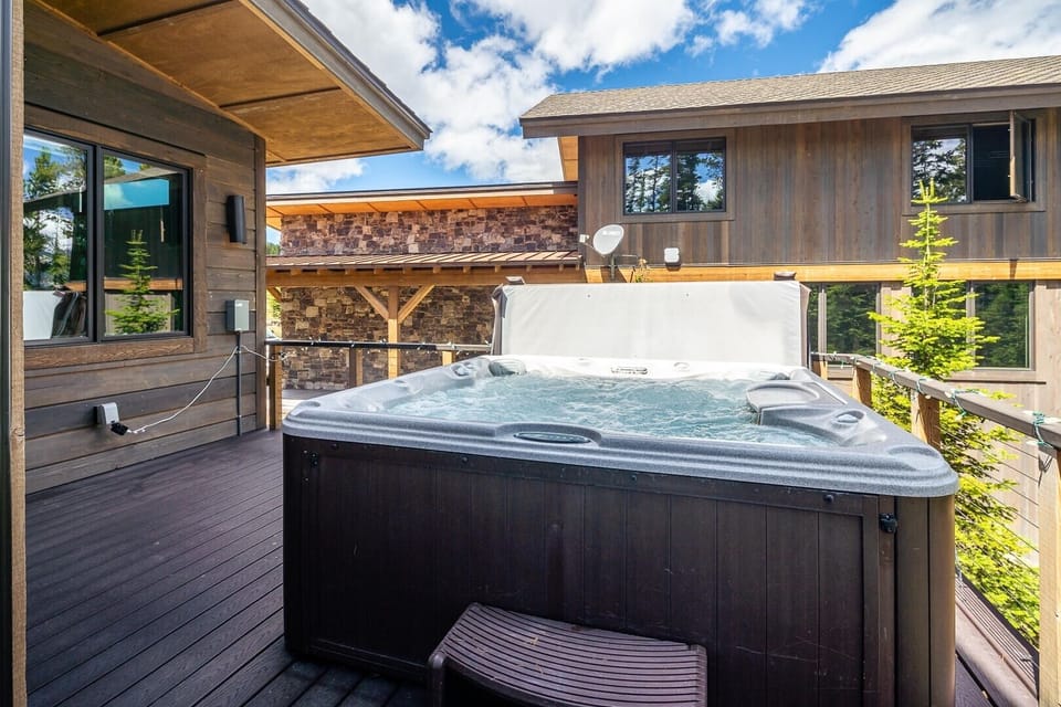 House, 3 Bedrooms | Outdoor spa tub