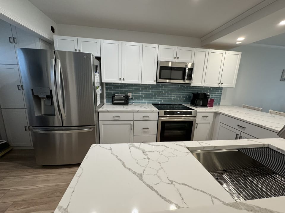 Beautiful granite, top-quality throughout! Fresh seafood tonight?   