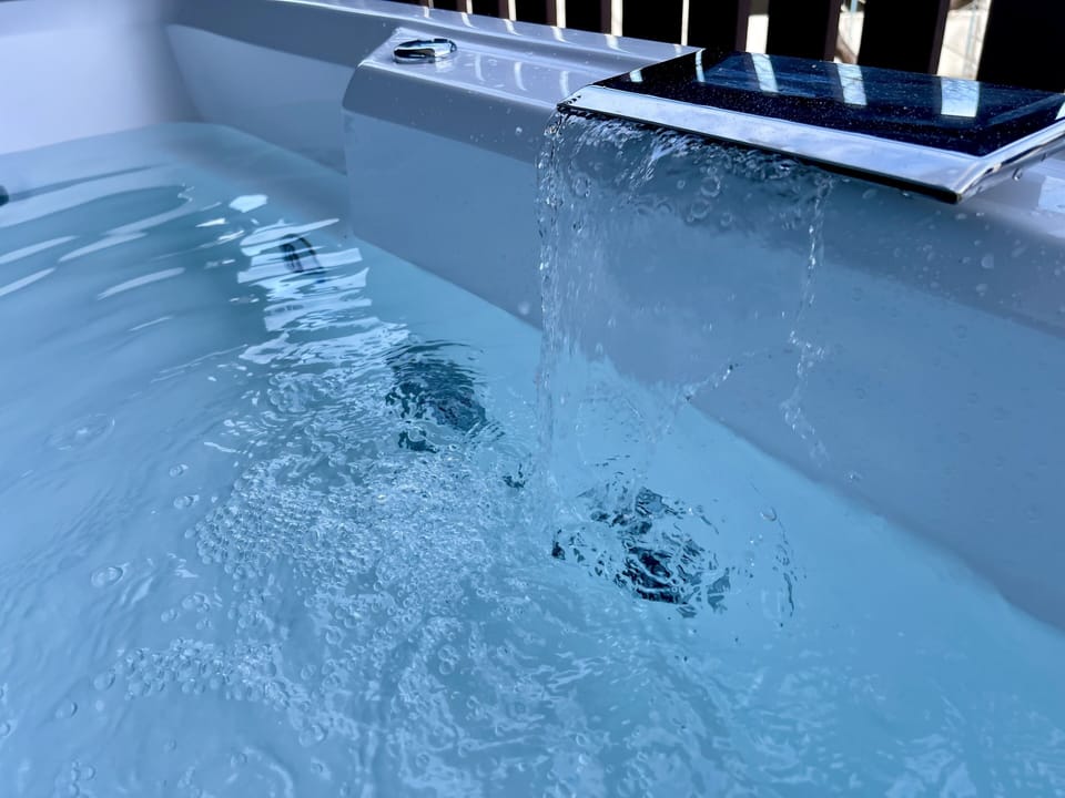 Jetted tub