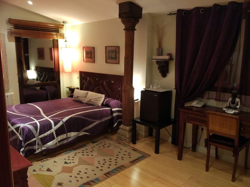 Deluxe Room, 1 Queen Bed | Free WiFi