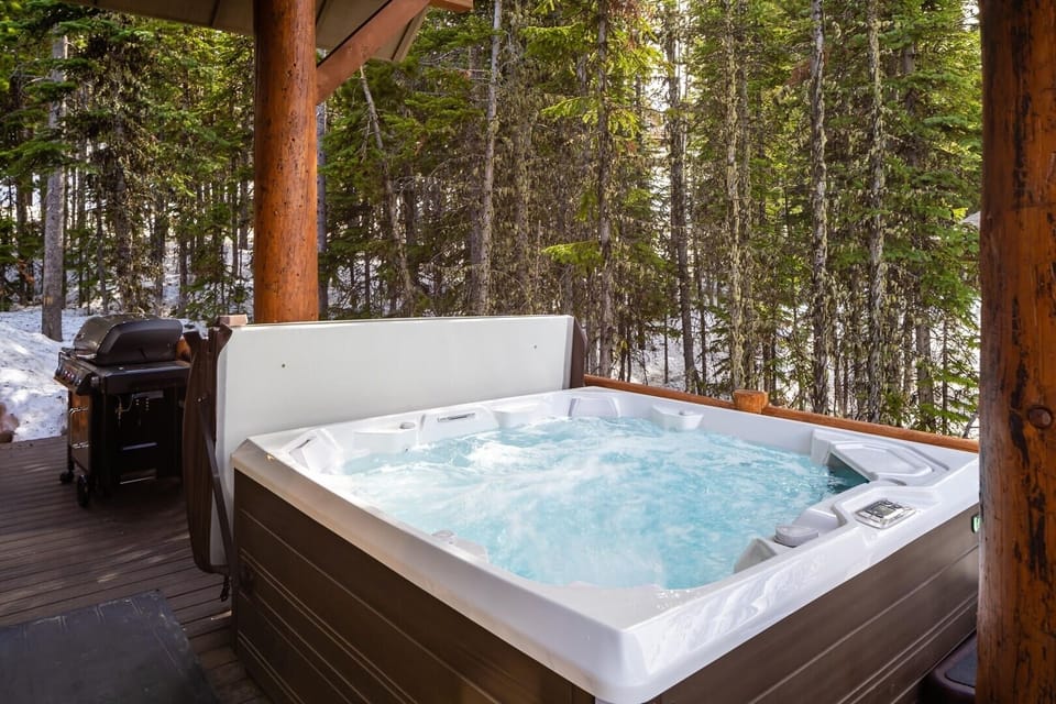 Tub, Hot Tub, Indoors, Bathtub, Architecture