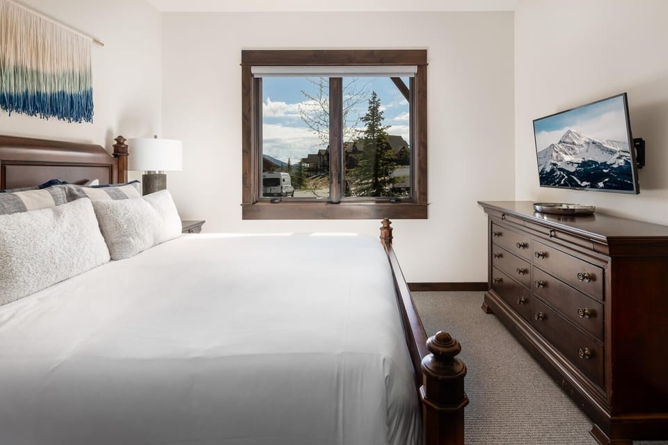 Indoors, Screen, Furniture, Sideboard, Bed