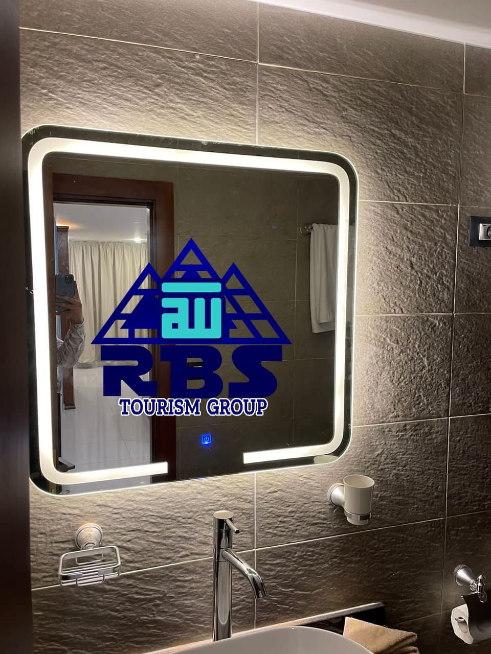 Separate tub and shower, jetted tub, rainfall showerhead