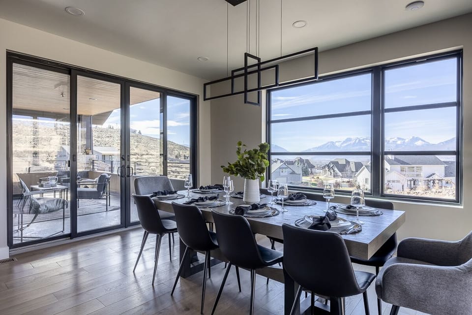 Eat a meal overlooking the beautiful Heber valley and snow-kissed mountains