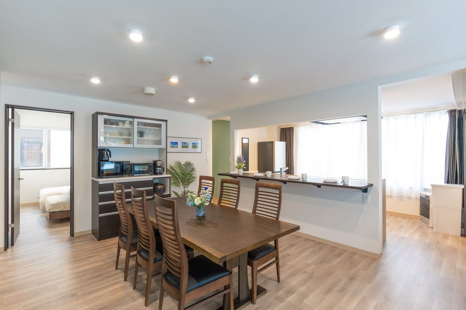 Basic Apartment | Living area