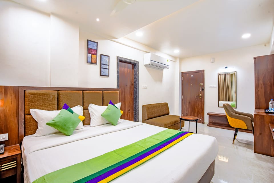 Standard Room | In-room safe, desk, soundproofing, iron/ironing board