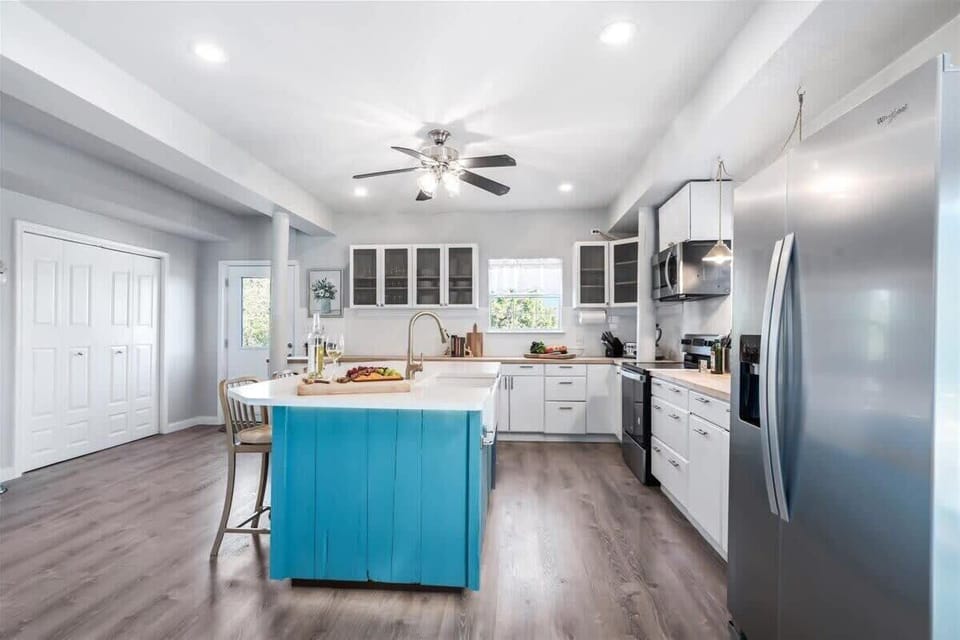 You're welcome to use the washer and dryer, they’re located off the kitchen in the laundry closet. We provide soap, dryer sheets, an iron and ironing board, and a few hampers. How much fun is doing your laundry? Loads.