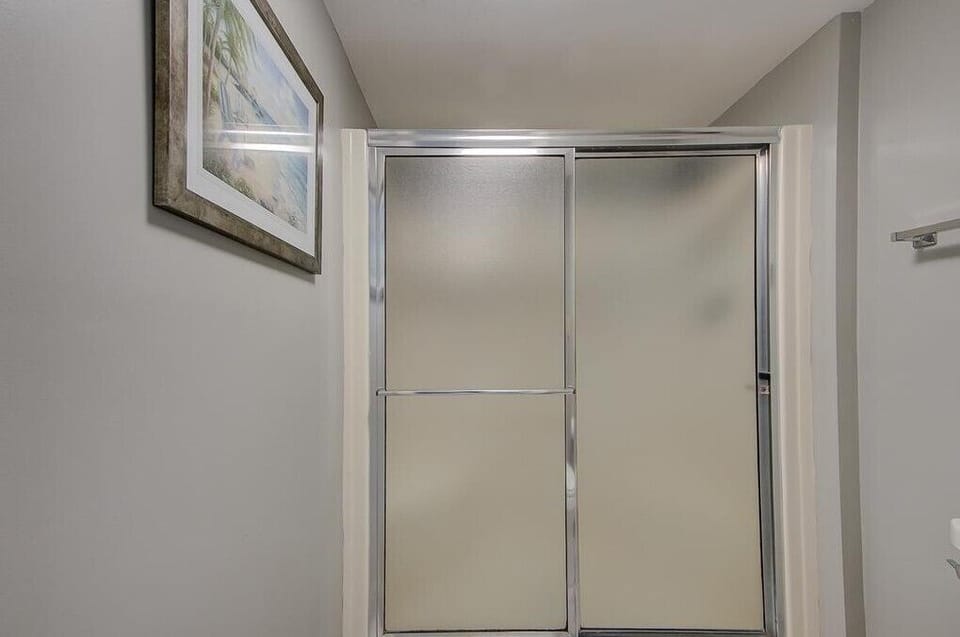 King Suite Walk-in Shower