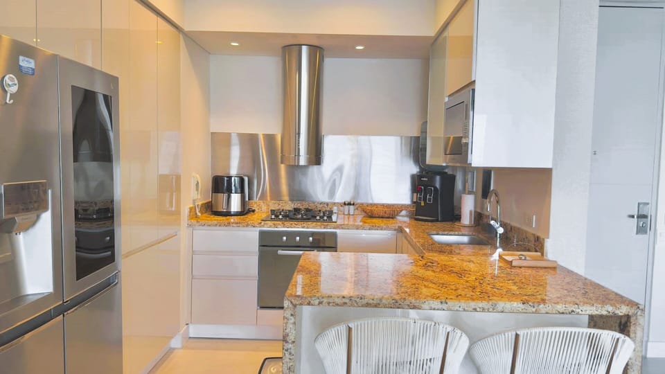 Premium Apartment | Private kitchen | Fridge, microwave, oven, stovetop