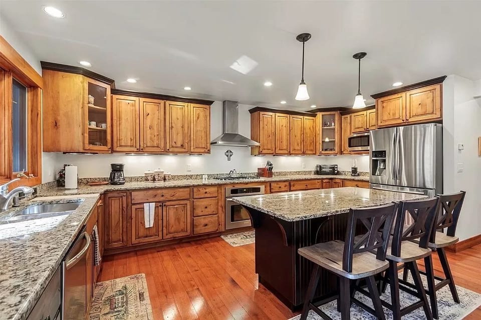 Huge kitchen... great for entertaining! 