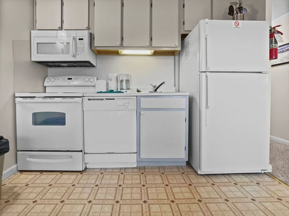 Fully equipped kitchen