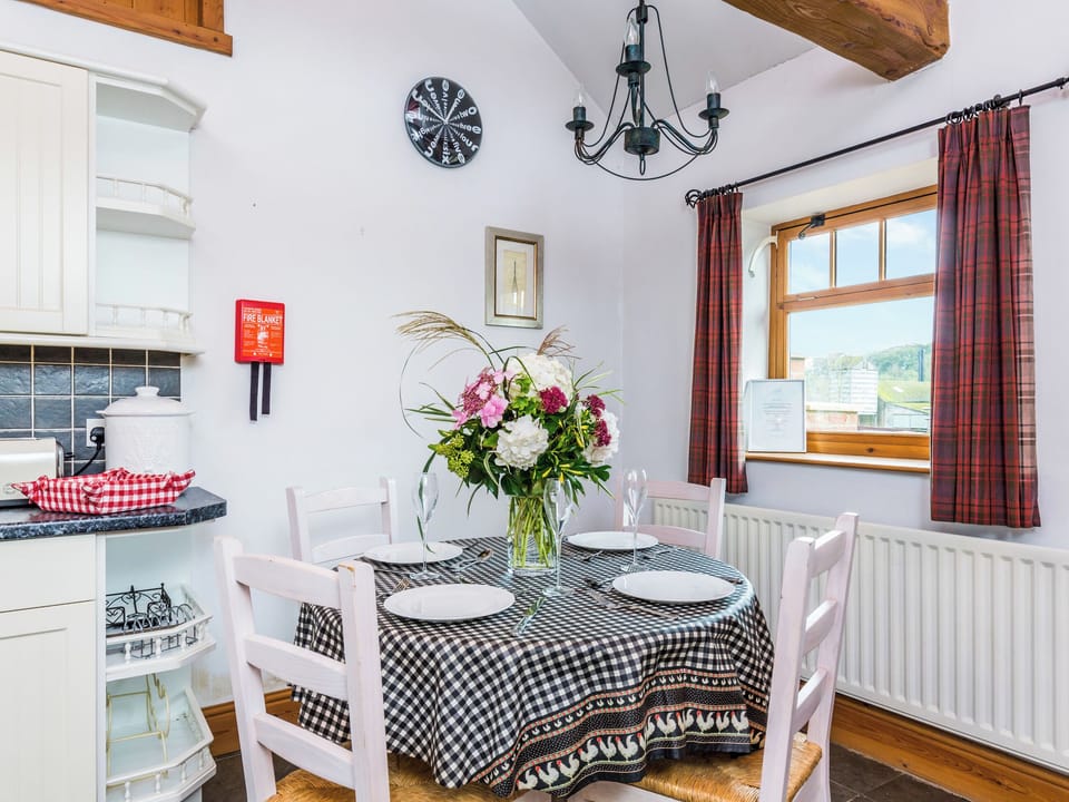 Kitchen/diner | Grimblethorpe Hall Country Cottages - Anvil Cottage - Grimblethorpe Hall, Louth
