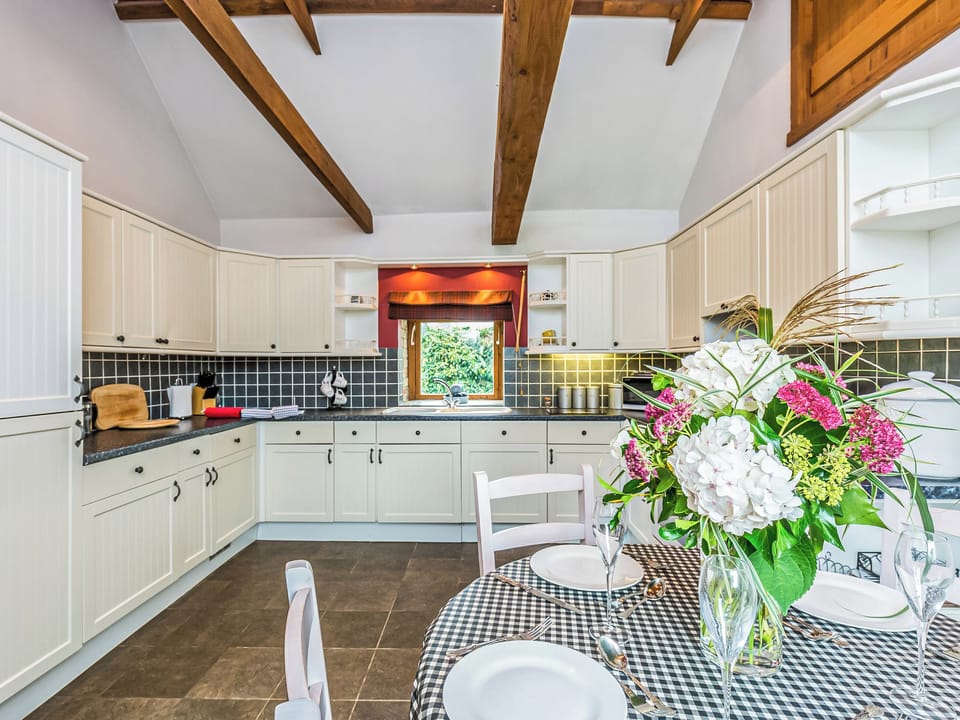Kitchen/diner | Grimblethorpe Hall Country Cottages - Anvil Cottage - Grimblethorpe Hall, Louth