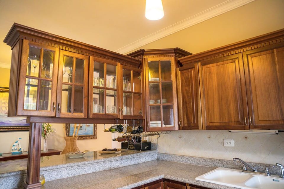 INDOOR KITCHEN