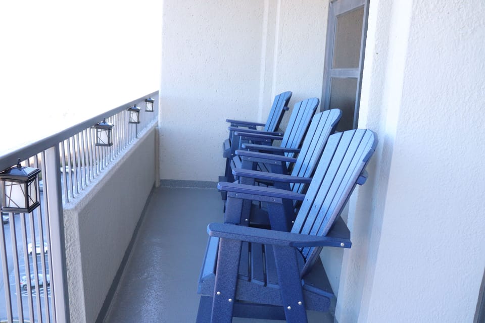 Seating for 4