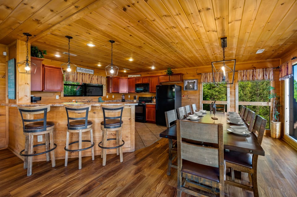 Bar & Dining Area