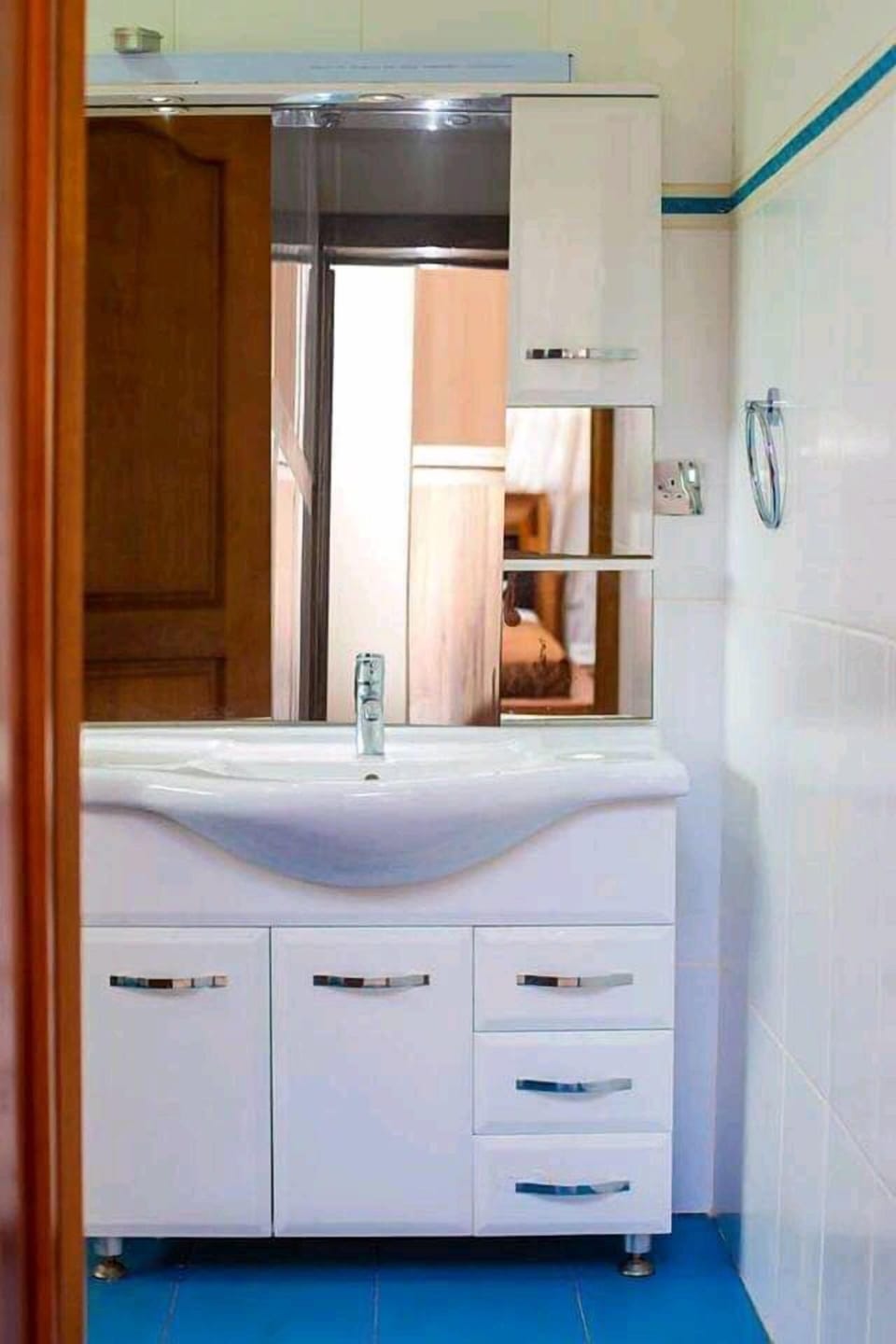 Comfort Suite, 1 King Bed, Pool View | WiFi (free)