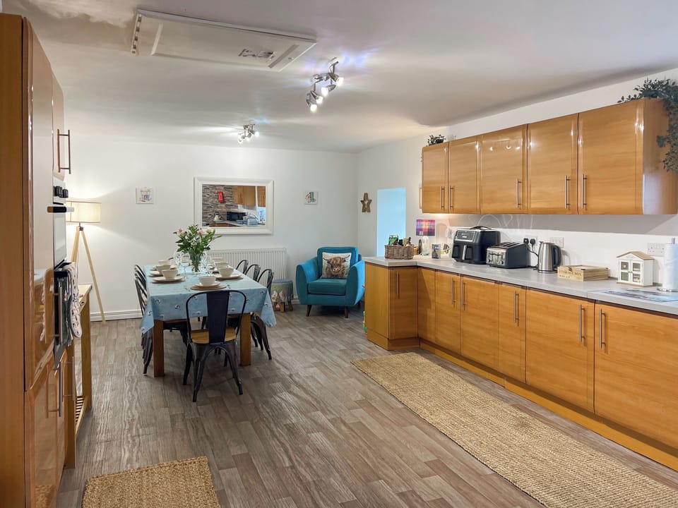 Kitchen/diner | Muirston Farmhouse - Farmhouse Holidays, Cumnock