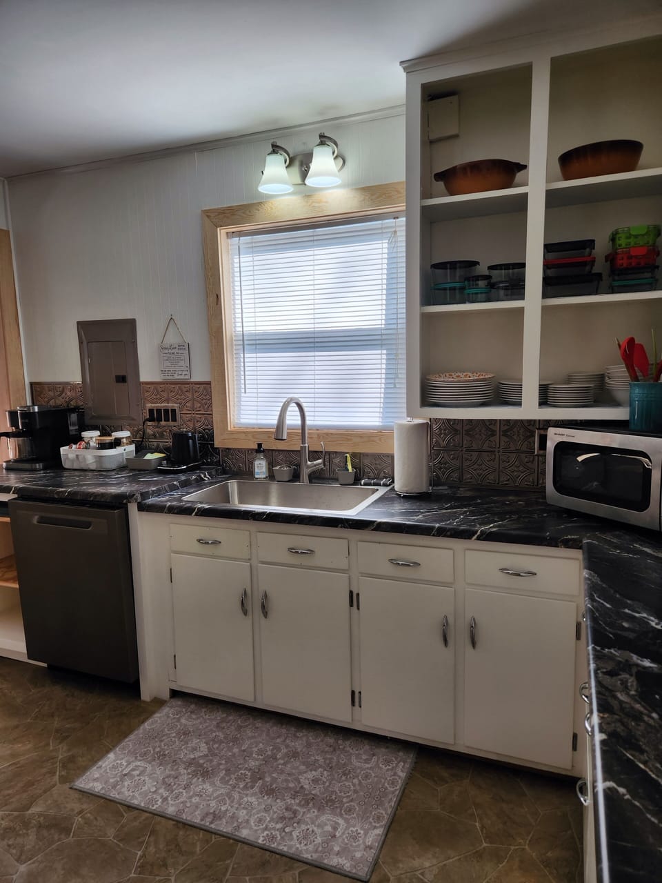 Kitchen with dishwasher