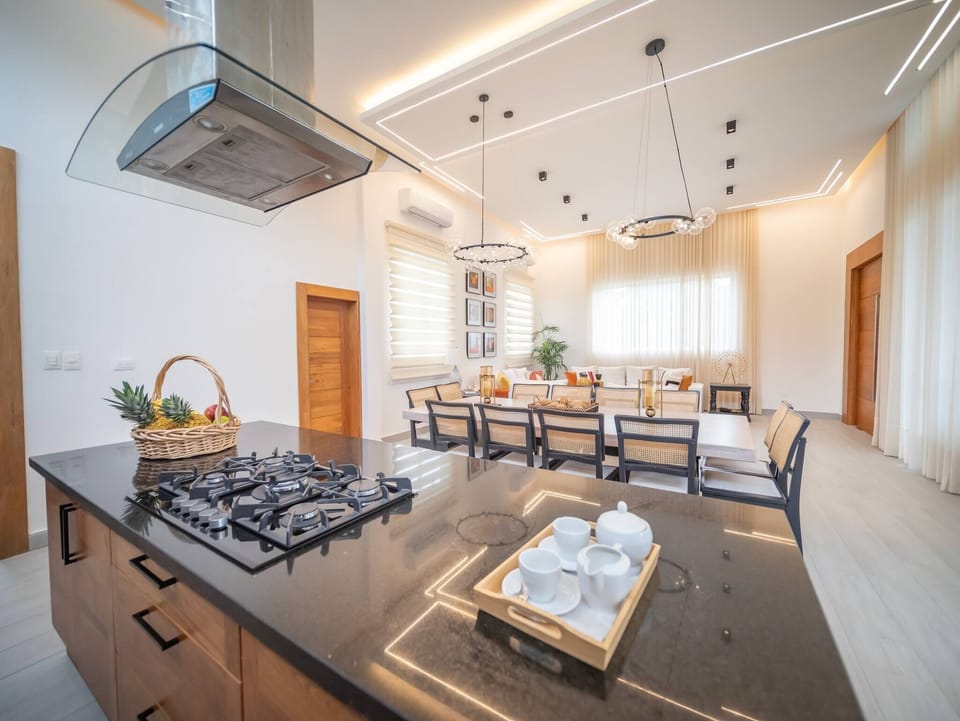 Villa, 5 Bedrooms, Smoking, Private Pool | Dining room