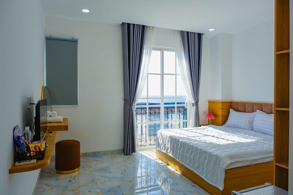 Desk, free WiFi, bed sheets