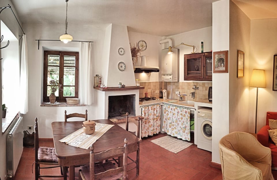 Family Cottage, 2 Bedrooms, Hill View, Annex Building | Living area | Fireplace
