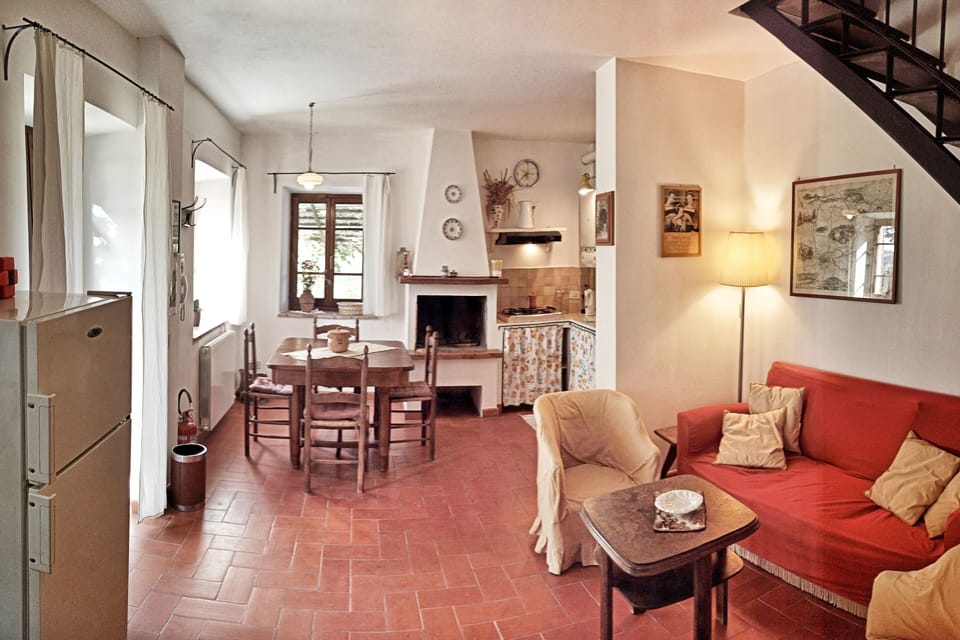 Family Cottage, 2 Bedrooms, Hill View, Annex Building | Living area | Fireplace