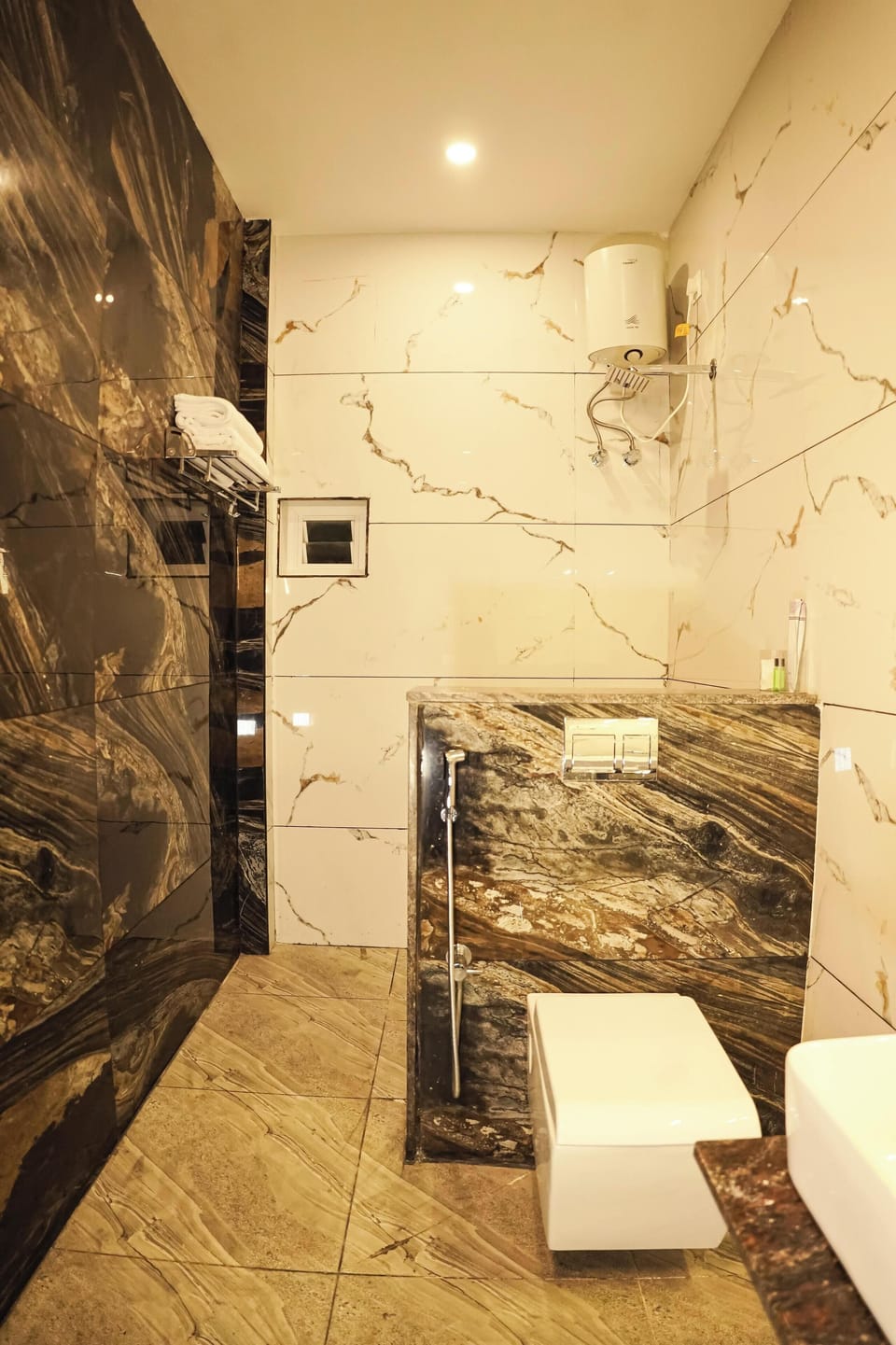 Superior Room | Bathroom | Shower, towels, soap, shampoo