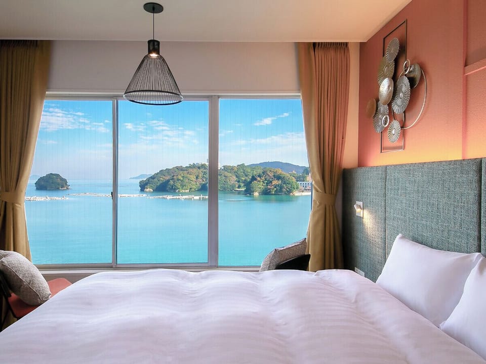 Double Room | In-room safe, iron/ironing board (on request), WiFi (free), bed sheets