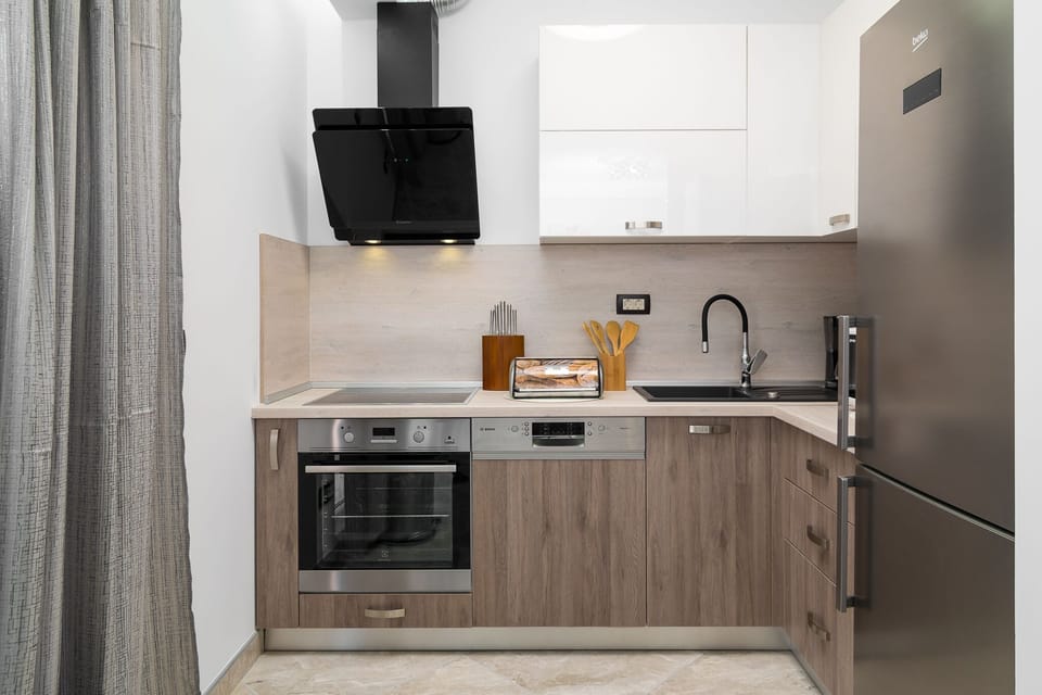 Villa | Private kitchen | Full-size fridge, microwave, oven, stovetop
