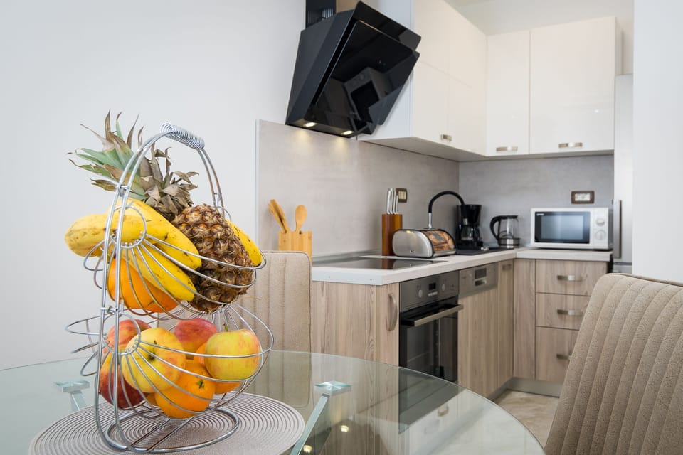 Villa | Private kitchen | Full-size fridge, microwave, oven, stovetop