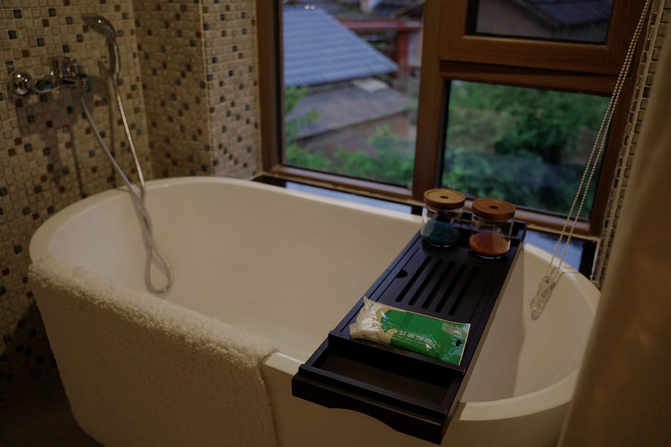Basic Double Room | Bathroom | Combined shower/tub, deep soaking tub, rainfall showerhead