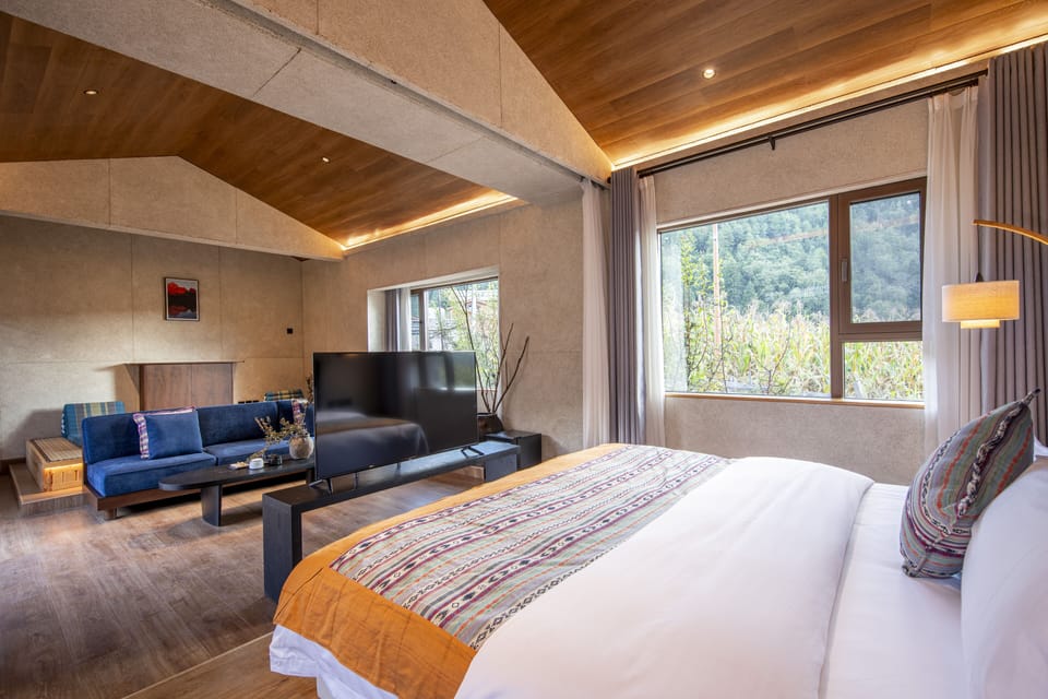 Luxury Double Room | Premium bedding, down comforters, minibar (free items), desk