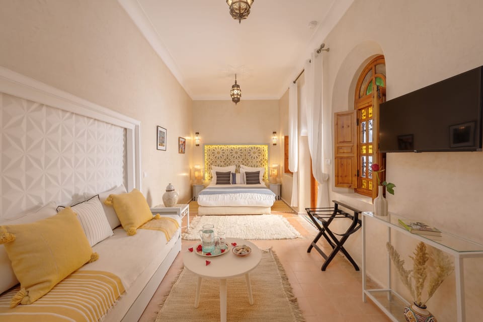Deluxe Double Room | Living area | Smart TV