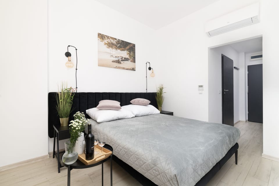 Design Apartment | 1 bedroom, desk, laptop workspace, soundproofing