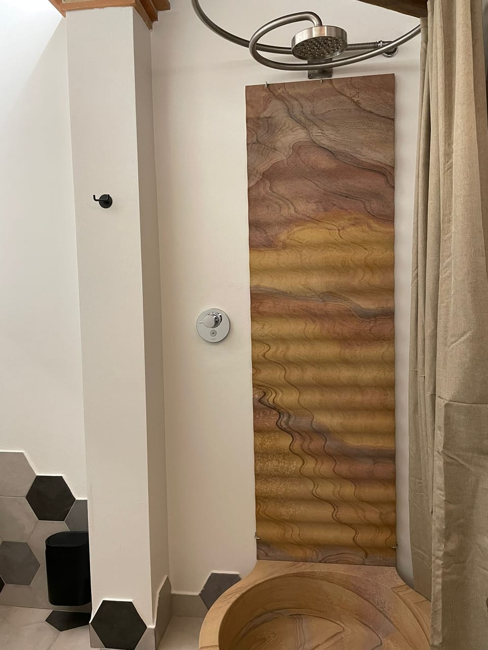 Camera Adriana al secondo piano senza ascensore | Bathroom | Shower, free toiletries, bidet, towels