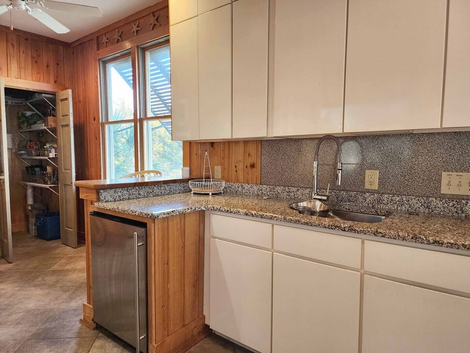 Kitchen & Pantry